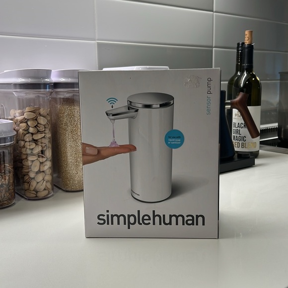White Simplehuman 9 Oz. Rechargeable Sensor Pump - Picture 3 of 3